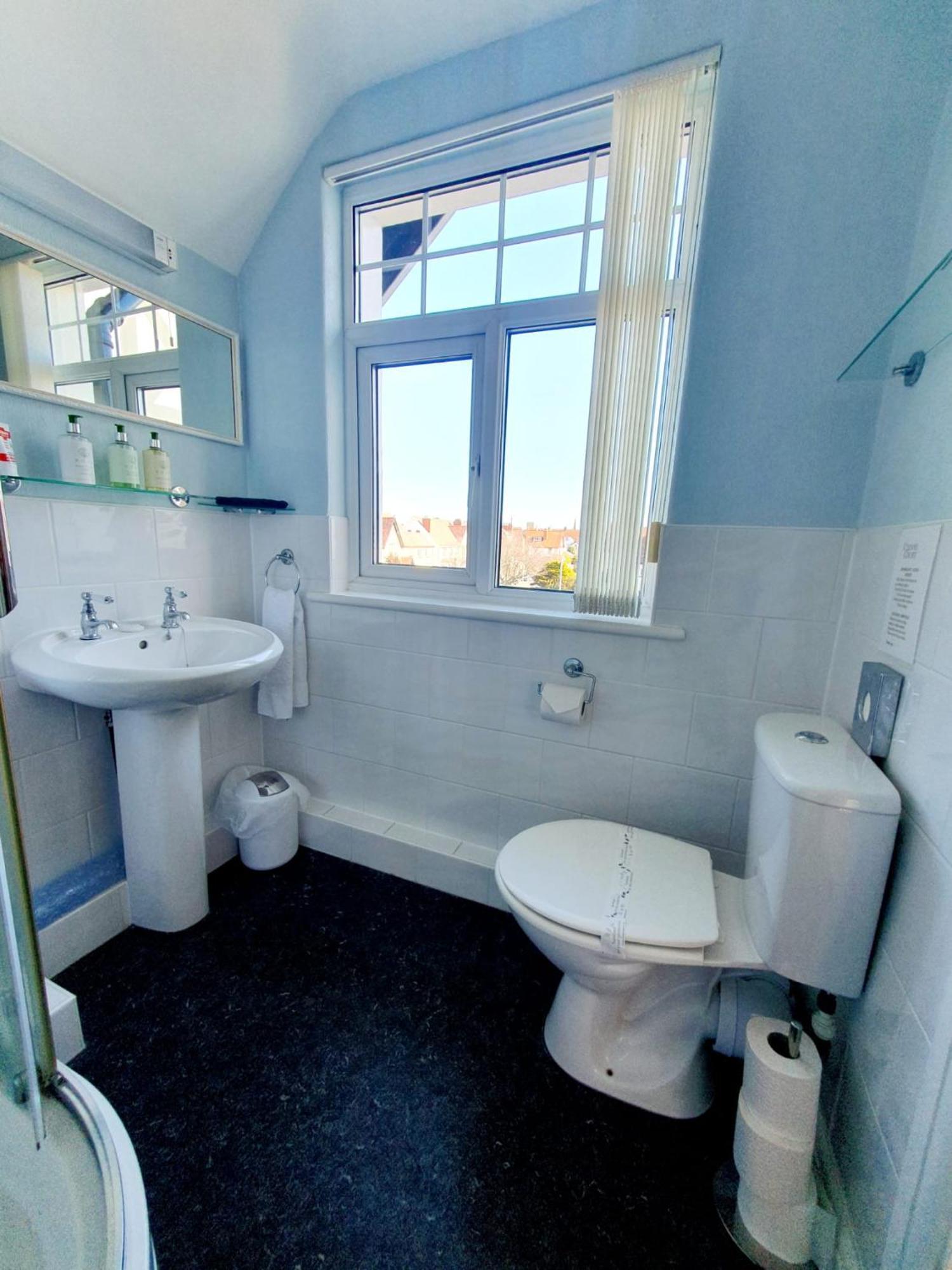 Cleave Court Guest House Llandudno Bagian luar foto